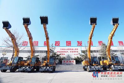 【2024开门红】恒特挖掘机批量发车仪式!